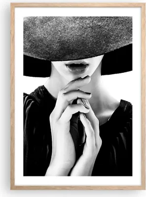 Produktbild von Gerahmtes Poster - Rahmen in heller Eiche - Frau Hände Hut - 50x70 cm - Wand Bild - Wanddeko - Wandbilder - Kunstposter - Wandposter - Bilderrahmen - Bilder - Kunstdruck - P2NPA50x70-5128