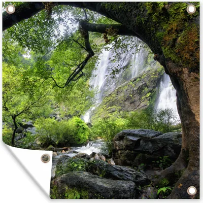 Produktbild von MuchoWow® 50x50 cm Outdoor-Poster Gartendeko Sichtschutz Garten Poster für den Garten  Viel Vegetation um einen steilen Wasserfall im Klong-Lan-Nationalpark