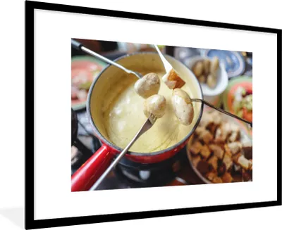 Produktbild von MuchoWow® MuchoWow® Gerahmtes Poster Käsefondue mit Brot und Kartoffeln 90x60 cm - Poster mit zchwarzem Bilderrahmen - Wanddekoration - Fotos