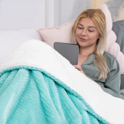 Produktbild von Wohndecke Kuscheldecke zarte Steppung Lammfelloptik  70 x 150 cm - Türkis