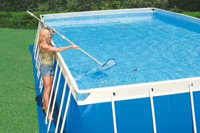 Produktbild von Intex Pool Reinigungsset, Teleskopstiel 2,79m / Schlauch 7,5m / 2tlg. Bodensauger mit Filtersieb zum Anschluß an die Filterpumpe,