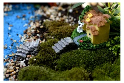 Produktbild von Miniatur Steinstufen für Feengärten mit Leuchtturm und Wasserbrunnen