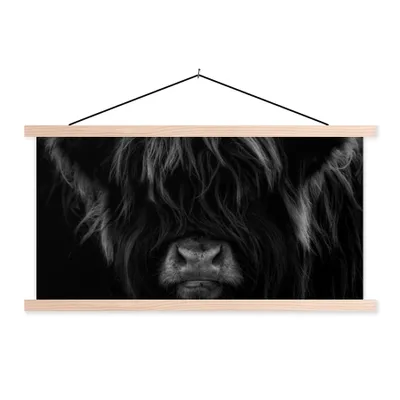 Produktbild von MuchoWow® Textilposter Schottischer Highlander - Kuh - Schwarz - Weiß - Porträt 120x60 cm mit holzfarbenen Rahmen - Klemmleiste