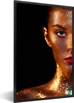 Produktbild von MuchoWow® Gerahmtes Poster Make-up - Gold - Frau - Luxus - Glitzer - Kunst 60x90 cm - Poster mit Schwarzem Bilderrahmen Wandposter Rahmen Foto Bilder - Kunst
