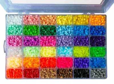 Zdjęcie produktu dla La Manuli Koraliki do prasowania 11000 szt. 36 kolorów Midi 5 mm – duży zestaw XL, 4 kolory świecące w ciemności, prasowanki