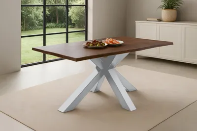 Produktbild von Esstisch Roxana | 140 x 80 cm | Akazienholz massiv | Kastanienfarbig | Echte Baumkante | Spider-Gestell Metall Silber | pflegeleichter Massivholztisch/Baumkantentisch für Esszimmer & Küche