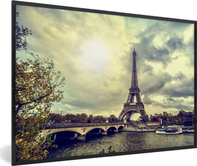 Produktbild von MuchoWow® MuchoWow® Gerahmtes Poster Wasserblick auf den Eiffelturm und Paris 60x40 cm - Poster mit zchwarzem Bilderrahmen - Printing - Wanddeko Schlafzimmer
