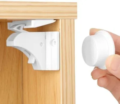 Produktbild von PolkaHome® Magnetische Kindersicherung für Schränke – Set mit 10 unsichtbaren Schlössern und 2 Schlüsseln – Weiß