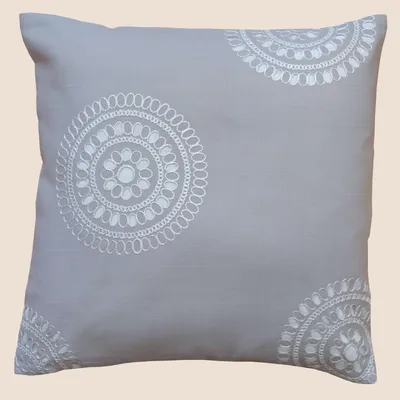Productafbeelding van Kussensloop met geborduurde cirkels, 40 x 40 cm, lichtgrijs