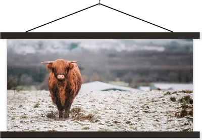 Produktbild von MuchoWow® Textilposter Schottisches Hochlandrind - Schnee - Berg 90x45 cm mit schwarzem Rahmen - Klemmleisten