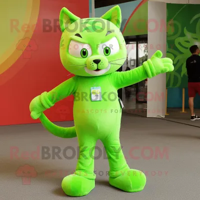 Produktbild von Maskottchen REDBROKOLY kostüm mit lindgrüner Katze bekleidet mit einer Caprihose und Überwürfen