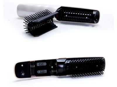 Produktbild von Elektrischer Kopfhautmassagekamm in Weiß mit Vibrationsfunktion für entspannende Kopf- und Körpermassagen