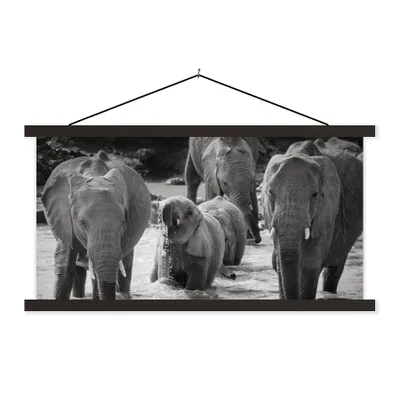 Produktbild von MuchoWow® Textilposter Elefant - Tiere - Wasser - Schwarz und weiß 60x30 cm mit schwarzem Rahmen - Textilien