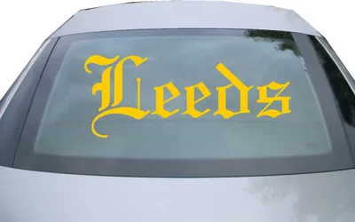 Produktbild von Indigos UG - Aufkleber Heckscheibe & Motorklappe DE6638 - gold - 600x240 mm - Leeds - Auto Scheiben Fenster Heckklappe Tuning Racing JDM - Die cut