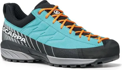 Zustiegsschuh für Damen von Scarpa in Türkis mit orangefarbenen Schnürsenkeln und schwarzer Sohle.