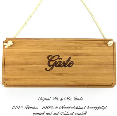 Produktbild von Mr. & Mrs. Panda Schild Gäste - Geschenk, Graviert, Shabby, Werbeschild, Türschild, Landhaus, Hinweisschild, Geschenkidee, Wegweiser, Holzschild