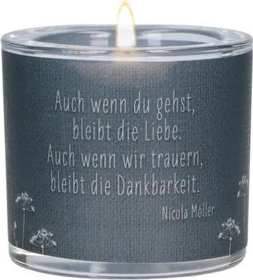 Produktbild von Butzon & Bercker Glaswindlicht zur Trauer Ø 6,5 cm - mundgeblasenes Windlicht mit farbig bedrucktem Pergamentumleger, Lieferung in grüner Geschenkverpackung mit weißem Teelicht