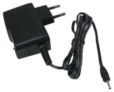 Produktbild von Trade-Shop Hochwertiges Universal Android Tablet-PC Netzteil Ladekabel Ladegerät 9V/2A 2,5mm x 0,8mm