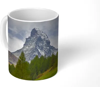 Produktbild von MuchoWow® Tasse Kaffeetasse Kaffeebecher 350 ml Das Schweizer Matterhorn hinter einem Tannenwald Teetasse - Fototasse - Becher - Keramikbecher - Teebecher - Kaffeetasse - Bürotasse