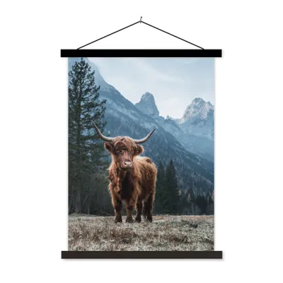 Produktbild von MuchoWow® Textilposter Schottische Highlander - Berg - Landschaft - Bäume - Kuh - Natur 40x53 cm mit schwarzem Rahmen - Abbildung