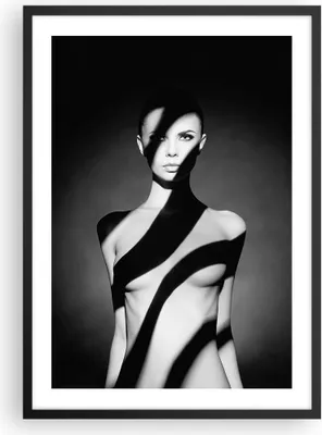 Produktbild von Gerahmtes Poster - Schwarzer Rahmen - Nackt Frau Fotografie - 50x70 cm - Wand Bild - Wanddeko - Wandbilder - Kunstposter - Wandposter - Bilderrahmen - Bilder - Kunstdruck - Wandbild - P2BPA50x70-4221