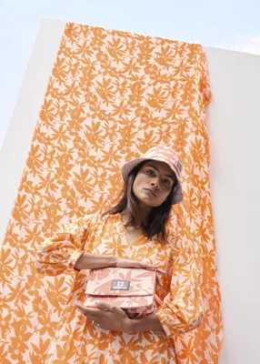 Produktbild von Codello (122) SCREENPRINT SCARF SUSTAINABLE BAMBOO FLOWERS ORANGE MEDIUM-100X190CM, orange ORA2 ORA2 100/190CM