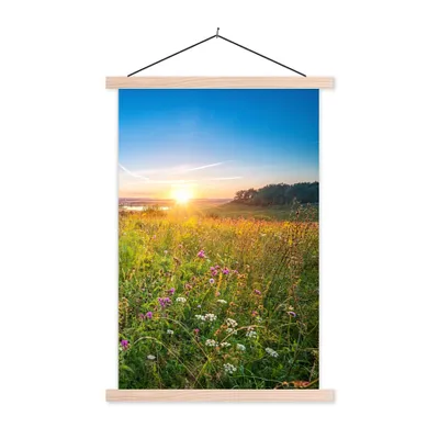 Produktbild von MuchoWow® Textilposter Sonne - Gras - Blumen 120x180 cm mit holzfarbenen Rahmen - Textil-Plakat