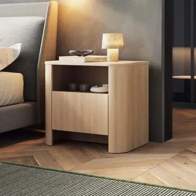 Obrázek produktu pro Noční stolek Aura 58 cm z dubu Vicenza se zásuvkou otevíranou push-to-open a zaoblenými boky - moderní a elegantní