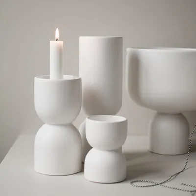 Produktbild von Vase Post aus Keramik, weiß, D 8 x H 23 cm, wasserdicht, spülmaschinengeeignet und mit Fuß