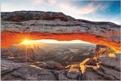 Produktbild von Wallario Wandbild Sonnenstrahl am Horizont  Leuchtende Felsspalte, Größe: 61 x 91,5 cm, Poster mit rahmenlosen Bildhalter