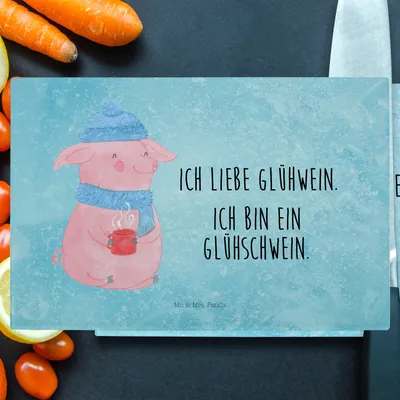 Produktbild von Mr. & Mrs. Panda Schneidebrett Aus Glas Schwein Glühwein - Eisblau - Geschenk, Schneidplatte, Schneideplatte, Glühschwein, Weihnachtsmarkt, Weihnachten, schneidbrett