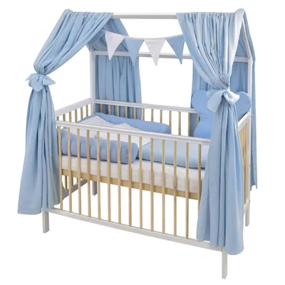 Produktbild von Baby-Delux Hausbett Kinderbett Gitterbett Weiß Natur 60x120 Beißschienen Schutzgitter Matratze Bett Set Waffelpique Musselin Blau  Musselin Himmel