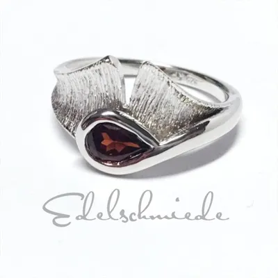 Produktbild von Ginko Ring in 925/- Sterling Silber rhod mit Granat #52