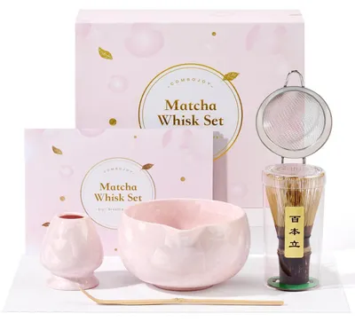Immagine prodotto di Set da Matcha rosa, composto da 6 pezzi: ciotola, frustino, supporto, cucchiaino, setaccio e strofinaccio