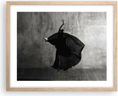 Produktbild von Gerahmtes Poster - Rahmen in heller Eiche - Tanz Schwarz Kleid - 50x40 cm - Wand Bild - Wanddeko - Wandbilder - Kunstposter - Wandposter - Bilderrahmen - Bilder - Kunstdruck - P2NAA50x40-4536