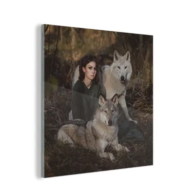Obrázok produktu pre MuchoWow® Sklenené obrazy - Obrazy na stenu - Foto na skle Vlci - žena - zvieratá 50x50cm Nástenná dekorácia zo skla - akrylový sklenený obraz - akrylové obrazy