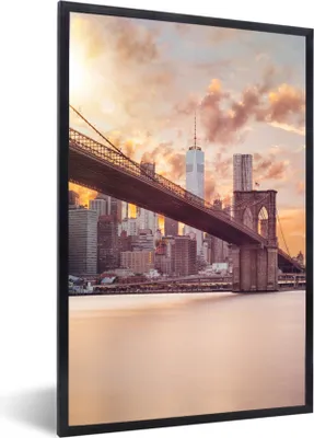 Produktbild von MuchoWow® MuchoWow® Gerahmtes Poster Brooklyn Bridge und die New Yorker Skyline bei Sonnenuntergang 40x60 cm - Poster mit zchwarzem Bilderrahmen - Papierdruck - Wandbilder