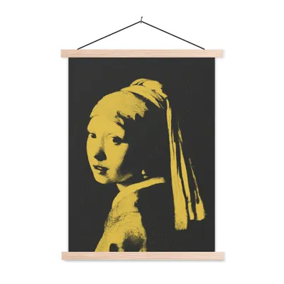 Produktbild von MuchoWow® Textilposter Mädchen mit einem Perlenohrring - Johannes Vermeer - Schwarz - Gelb 60x80 cm mit holzfarbenen Rahmen - Wandbild