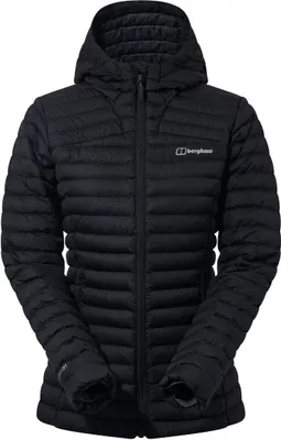 Schwarze Nula Micro Jacket von Berghaus für Damen; mit durchgehendem Reißverschluss und Kapuze.