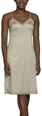 Productafbeelding van Vanity Fair dames slip met rosettenversiering, model 10103. Volle slip, met kant, 66 cm