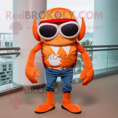 Produktbild von Orange REDBROKOLY Crab Cakes Maskottchen Kostüm figur bekleidet mit Schlagjeans und Sonnenbrille