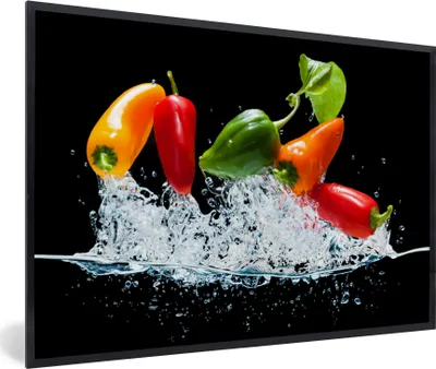 Produktbild von MuchoWow® MuchoWow® Gerahmtes Poster Paprika - Schwarz - Gemüse - Wasser - Blatt 30x20 cm - Poster mit zchwarzem Bilderrahmen - Kunstdruck - Bild-Poster