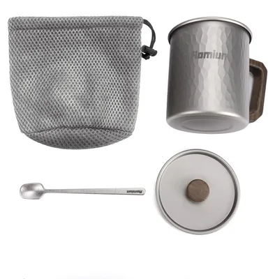 Obrázek produktu pro Hrnek Ti Camping Cup 450 ml s dřevěnou rukojetí – lehký hrnek na kávu s víčkem a lžičkou pro outdoorové aktivity – turistický hrnek s lžičkou