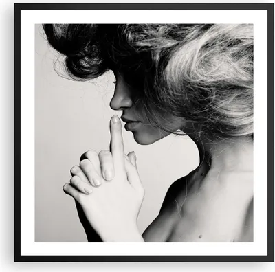 Produktbild von Gerahmtes Poster - Schwarzer Rahmen - Frau Modell - 60x60 cm - Wand Bild - Wanddeko - Wandbilder - Kunstposter - Wandposter - Bilderrahmen - Bilder - Kunstdruck - Wandbild - P2BAC60x60-3546
