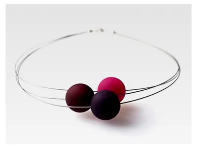 Produktbild von Polariskette in Pink und Lila mit großen Polarisperlen