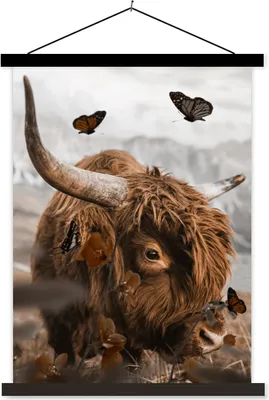 Produktbild von MuchoWow® Textilposter Schottische Hochlandrind - Schmetterlinge - Natur 90x120 cm mit schwarzem Rahmen - Dekoration