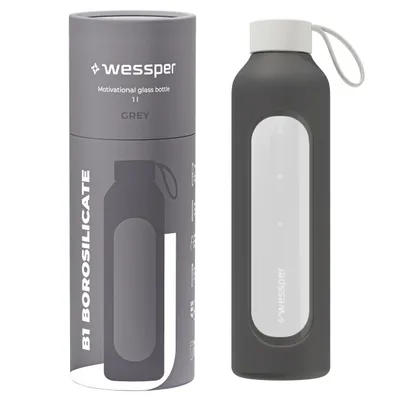 Produktbild von Wessper Trinkflasche aus Glas mit Silikonhülle – 1 L – mit Zeitmarkierungen – Grau