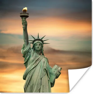 Produktbild von MuchoWow® Poster Freiheitsstatue in den Vereinigten Staaten mit dem Sonnenuntergang 50x50 cm - Wohnzimmerdekoration