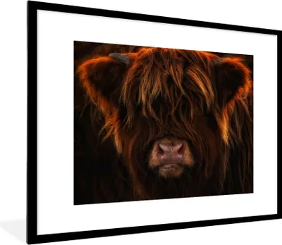 Produktbild von MuchoWow® Gerahmtes Poster Schottischer Highlander - Kuh - Schwarz - Porträt 80x60 cm - Poster mit Schwarzem Bilderrahmen Wandposter Rahmen Foto Bilder - Schlafzimmer-Dekorationen - Fotoposter