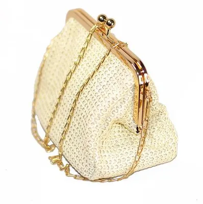Image de Élégants sacs à bandoulière en paille blanche